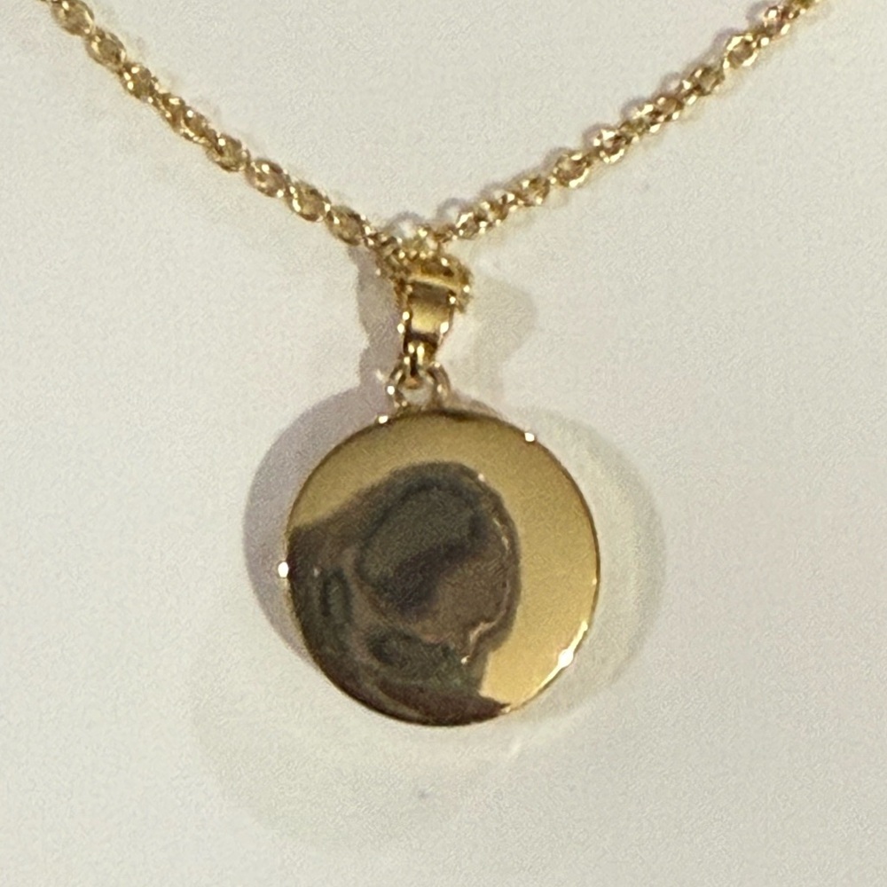 Kendra Scott Gold and Cream Initial Necklace, New with tags - Picture 4 of 4